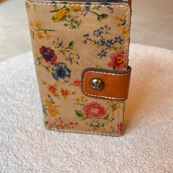 Patricia Nash Chiara Floral Design - Picture 3 of 10